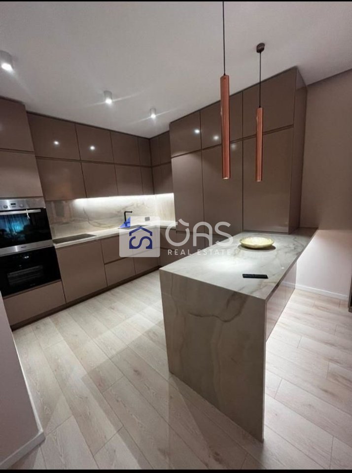 Shitet apartament 2+1+2 tek Liqeni Artificial