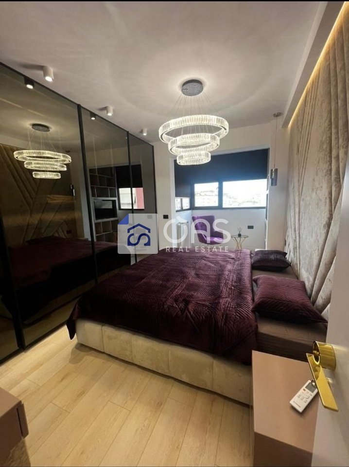 Shitet apartament 2+1+2 tek Liqeni Artificial