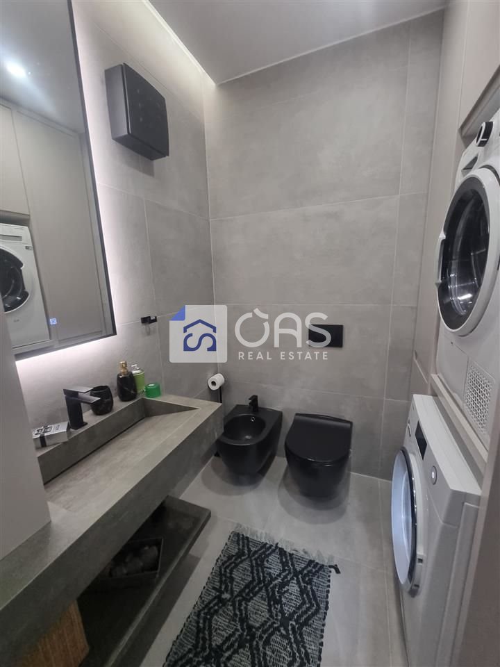 Shitet apartament 2+1+2 tek Liqeni Artificial