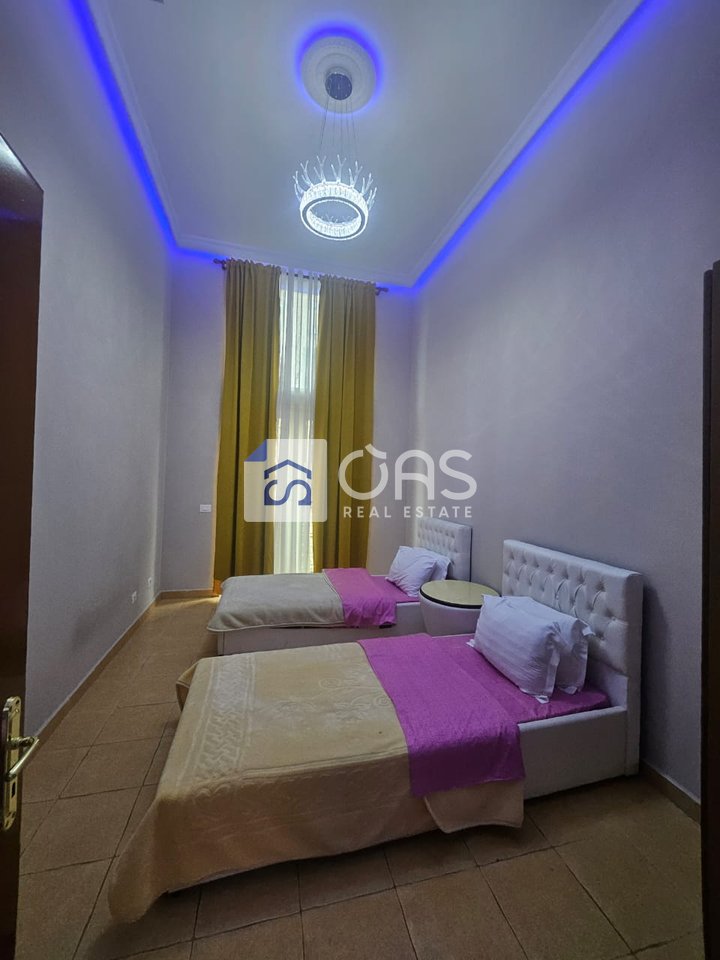 Duplex 2+1 apartment for rent at the Pallati me Shigjeta, 500 euros.