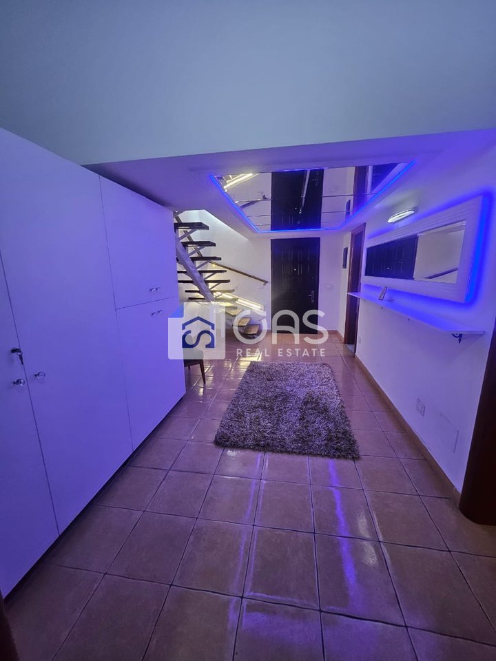 Duplex 2+1 apartment for rent at the Pallati me Shigjeta, 500 euros.