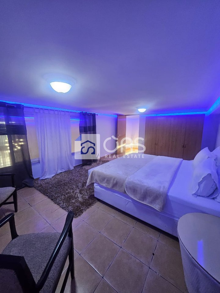 Duplex 2+1 apartment for rent at the Pallati me Shigjeta, 500 euros.