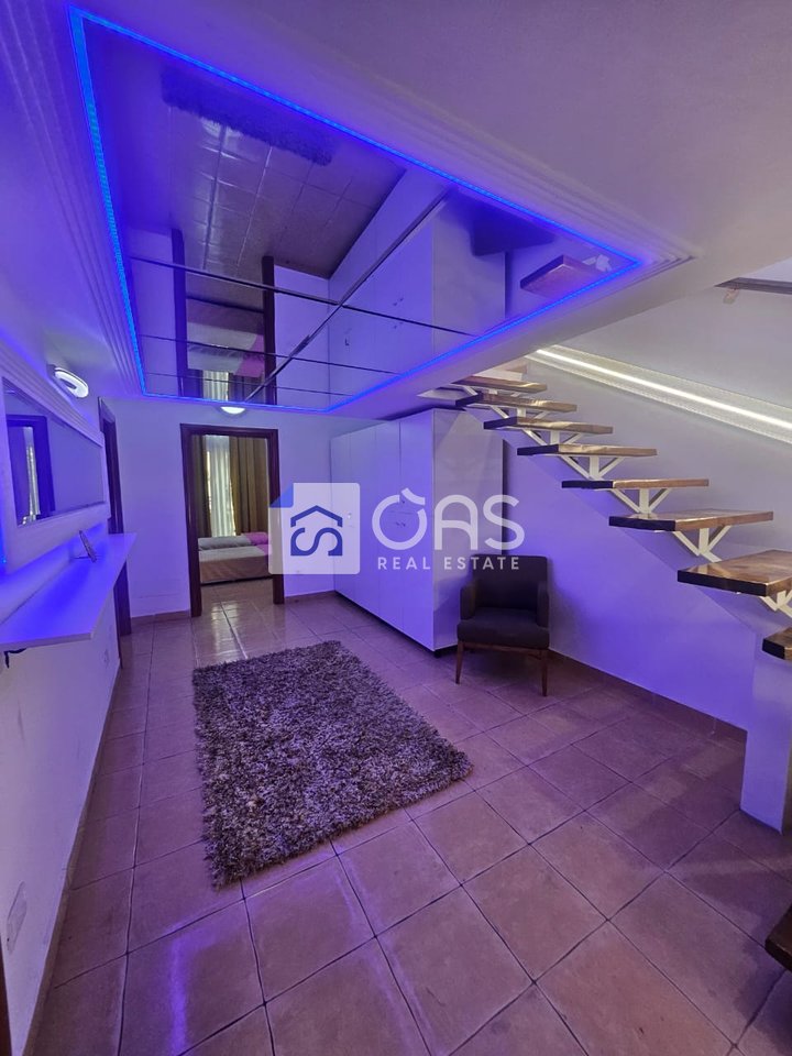 Duplex 2+1 apartment for rent at the Pallati me Shigjeta, 500 euros.