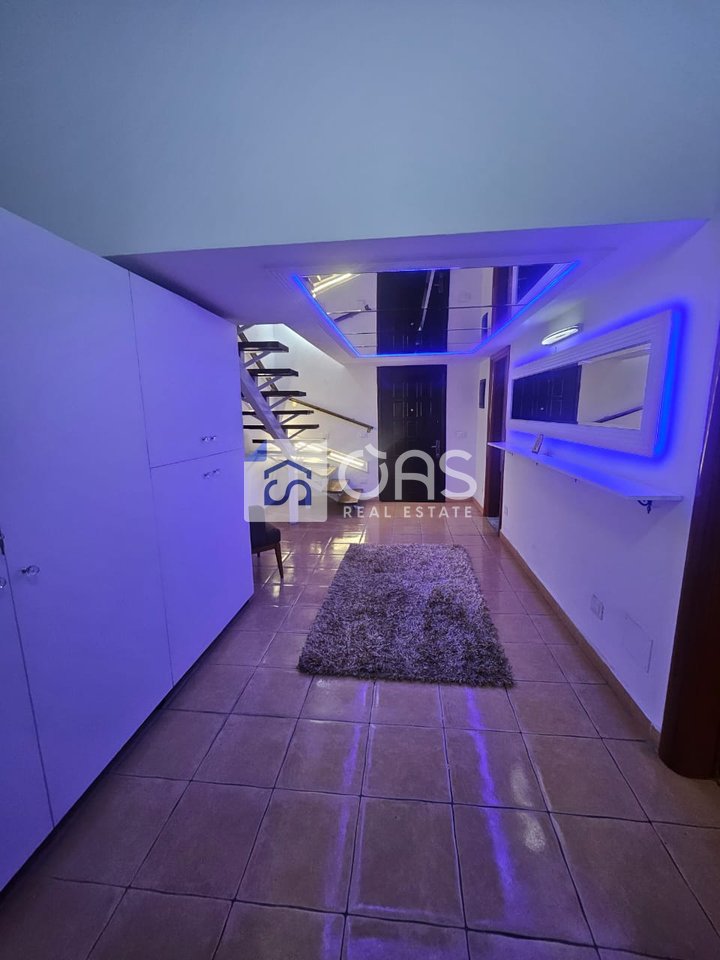 Duplex 2+1 apartment for rent at the Pallati me Shigjeta, 500 euros.