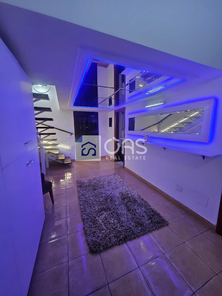 Duplex 2+1 apartment for rent at the Pallati me Shigjeta, 500 euros.