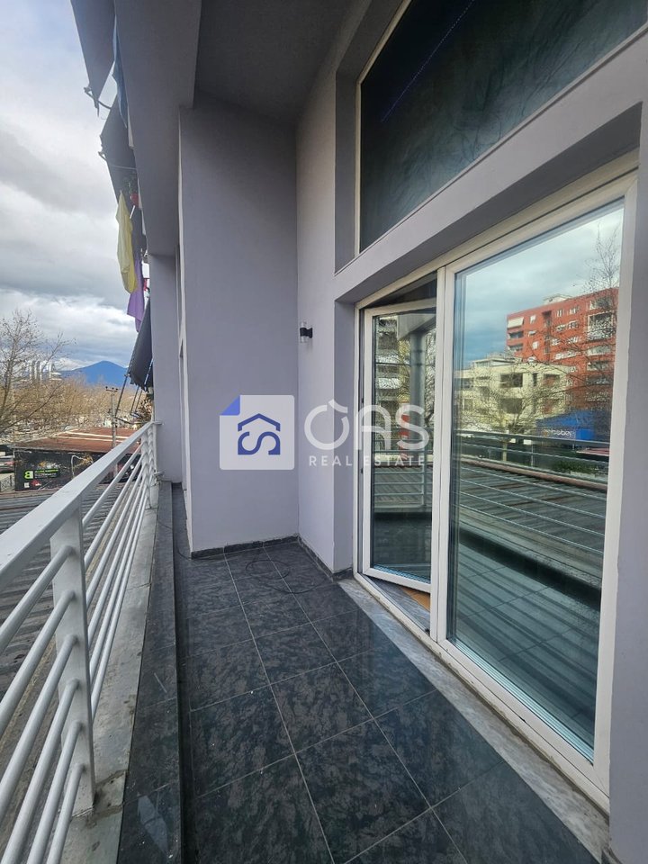 Duplex 2+1 apartment for rent at the Pallati me Shigjeta, 500 euros.