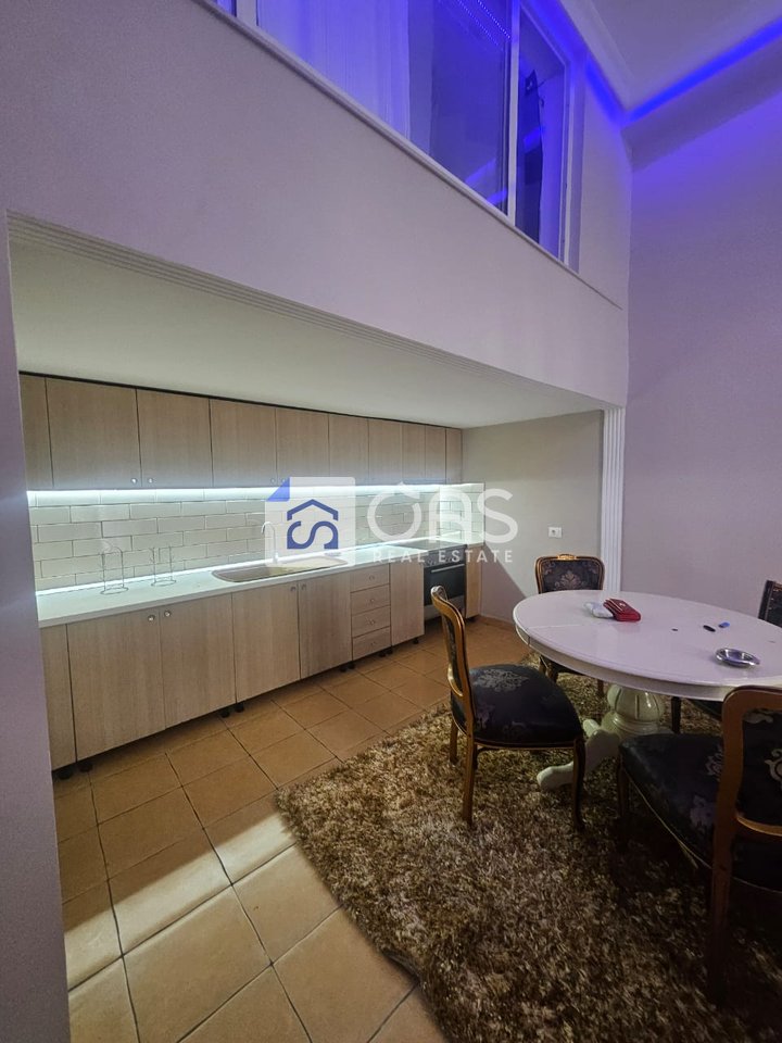 Duplex 2+1 apartment for rent at the Pallati me Shigjeta, 500 euros.