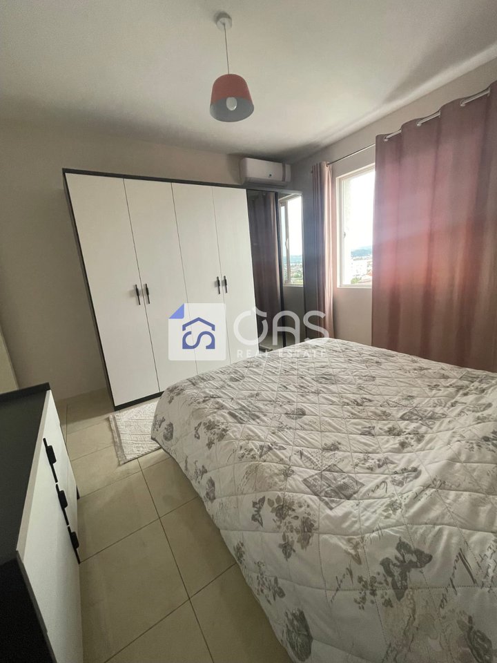 Jepet me qera apartament 2+1 Ne Kamez(Qender)