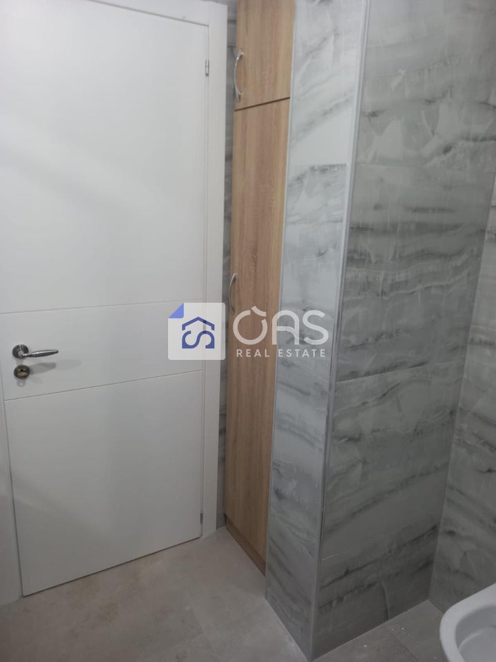 Jepet apartament me qera 1+1 Astir