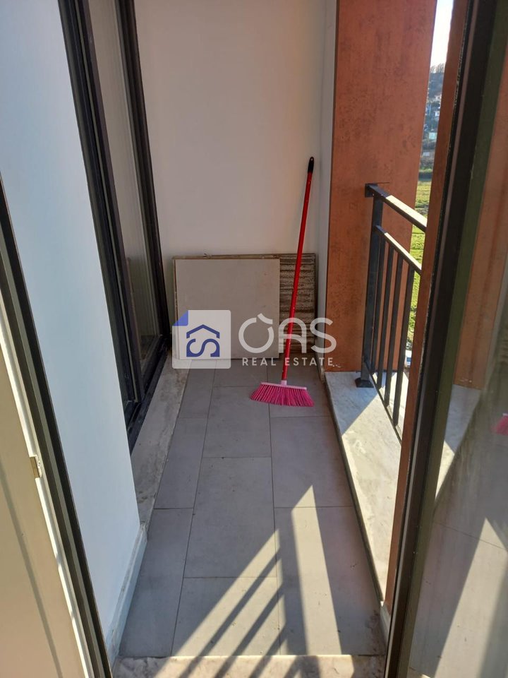 Jepet apartament me qera 1+1 Astir