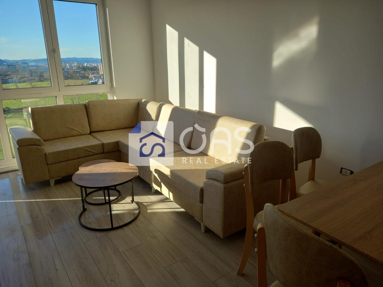 Jepet apartament me qera 1+1 Astir