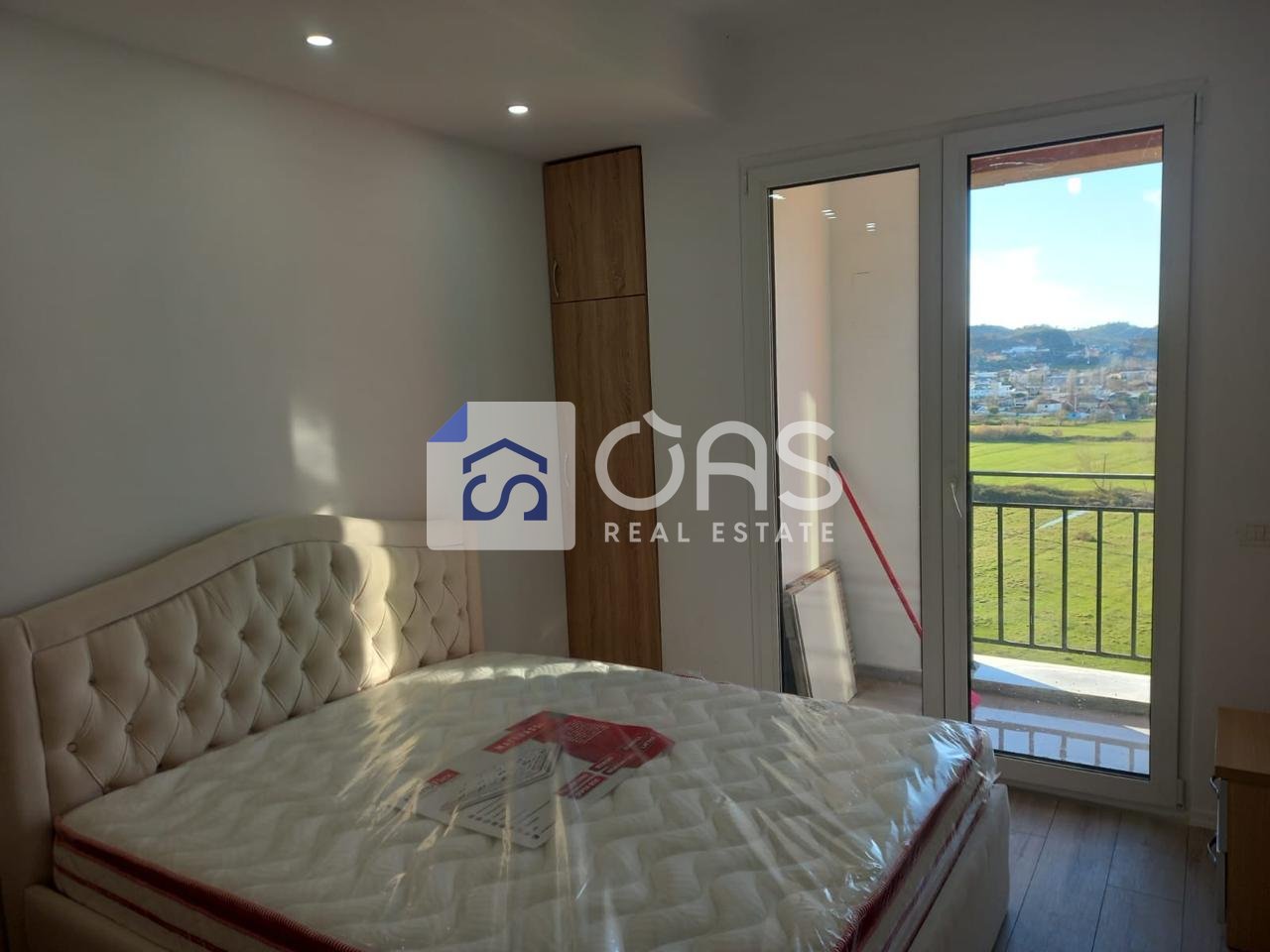 Jepet apartament me qera 1+1 Astir