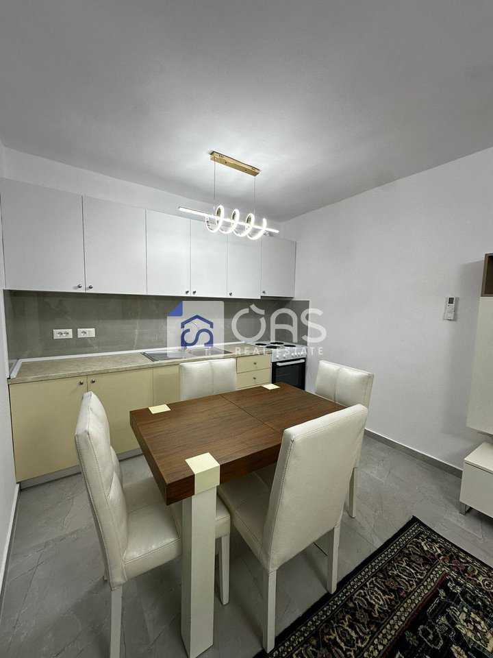 Jepet me qera aprtament duplex 2+1 Stacioni Trenit