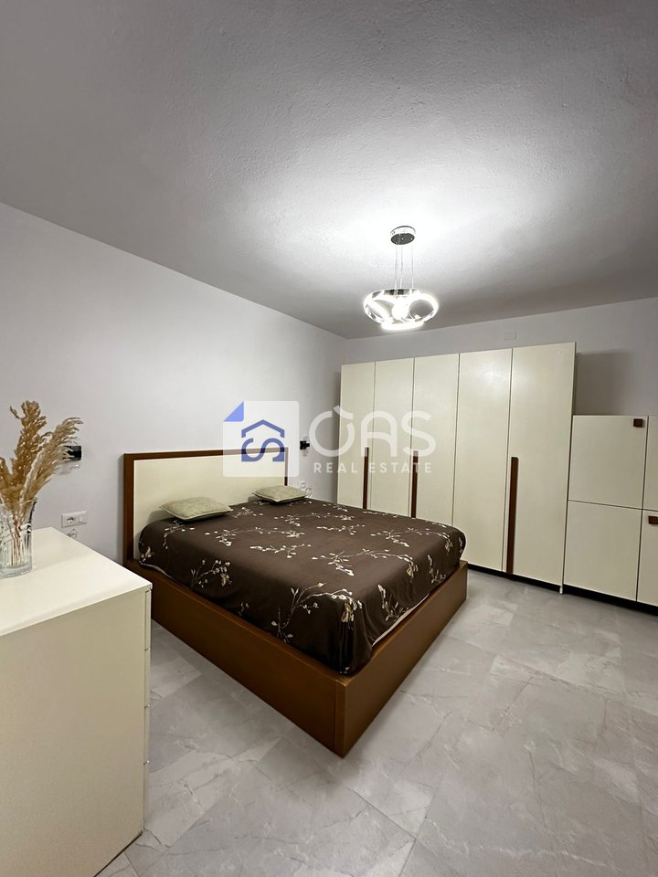 Jepet me qera aprtament duplex 2+1 Stacioni Trenit