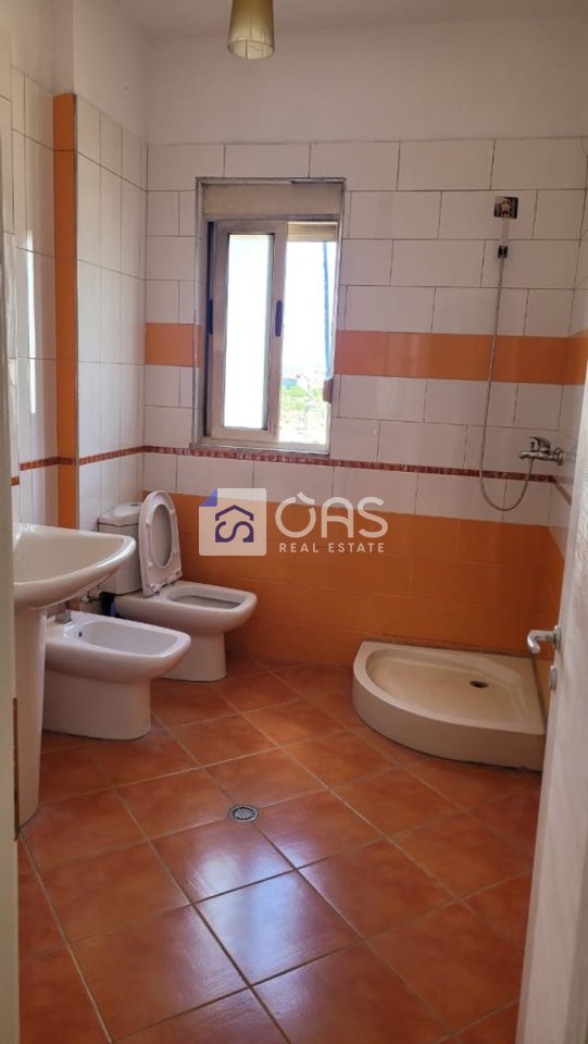 Jepet penthouse me qera 3+1 ne Porcelan