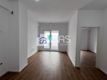 Shitet apartament 1+1 te Ali Demi.