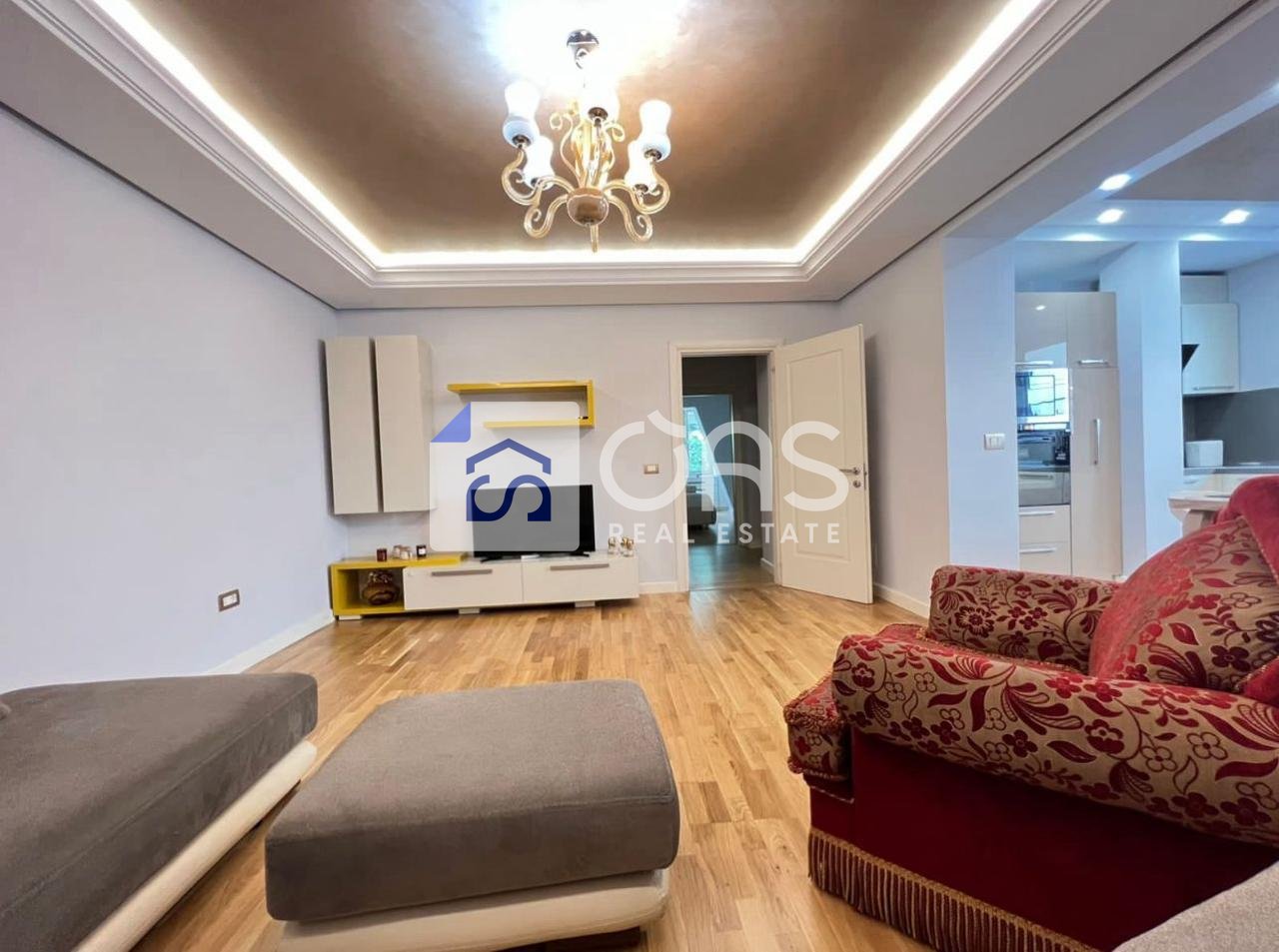 Jepet apartament me qera 2+1 Qender