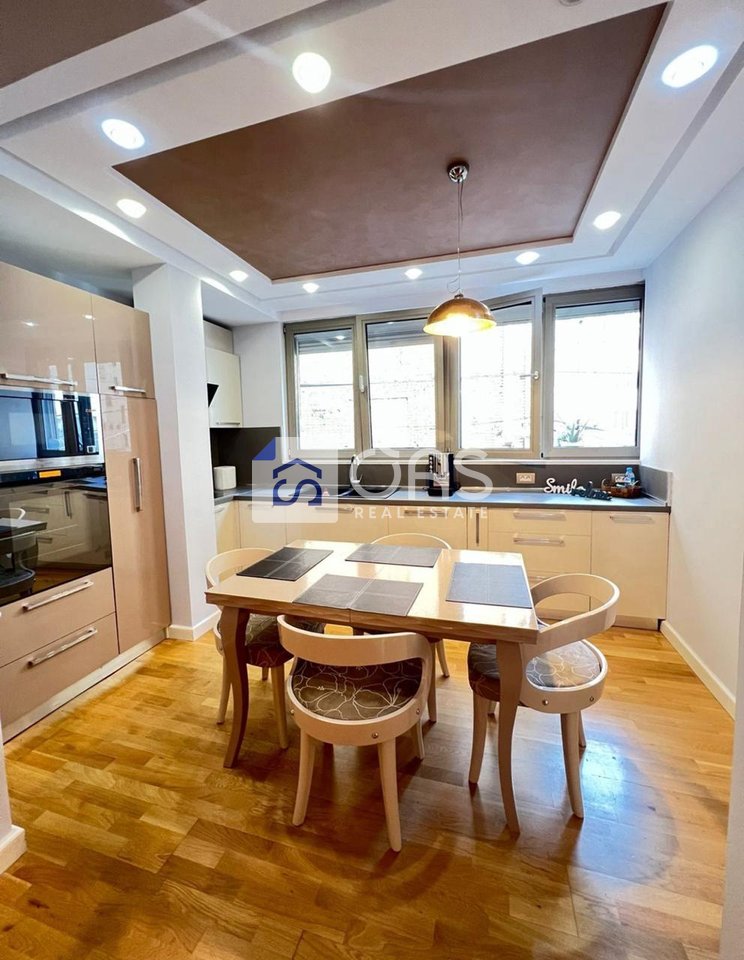 Jepet apartament me qera 2+1 Qender