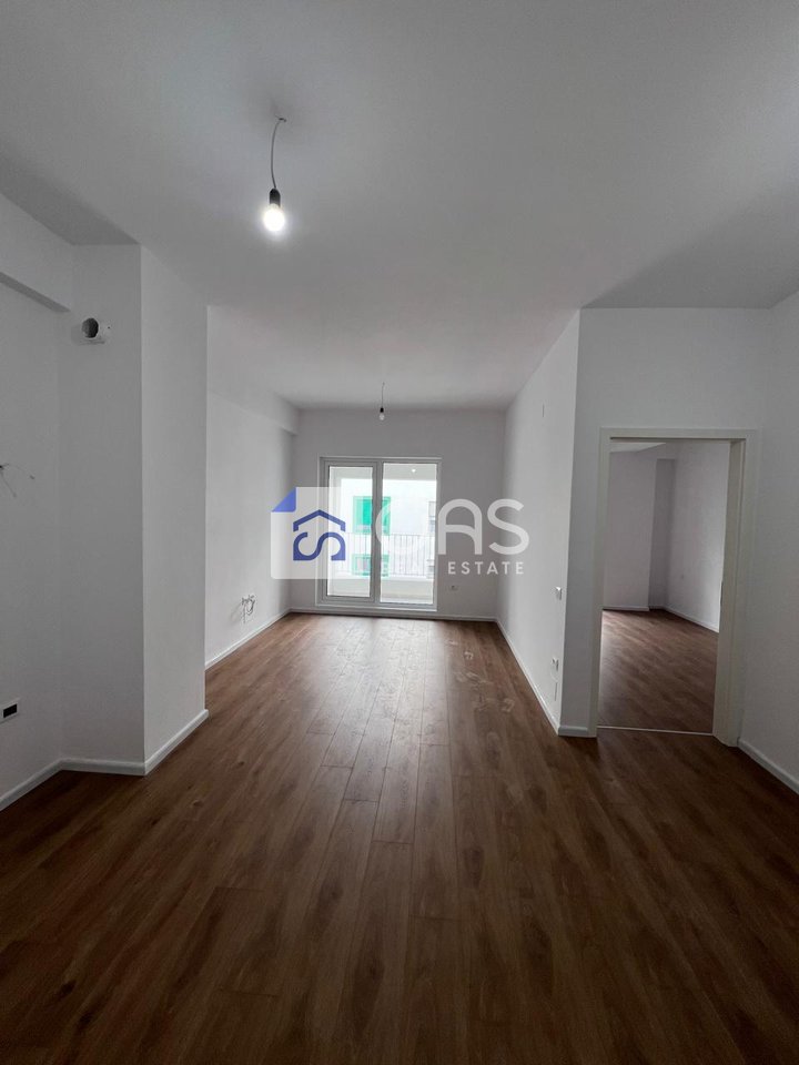 Shitet apartament 1+1 te Ali Demi.