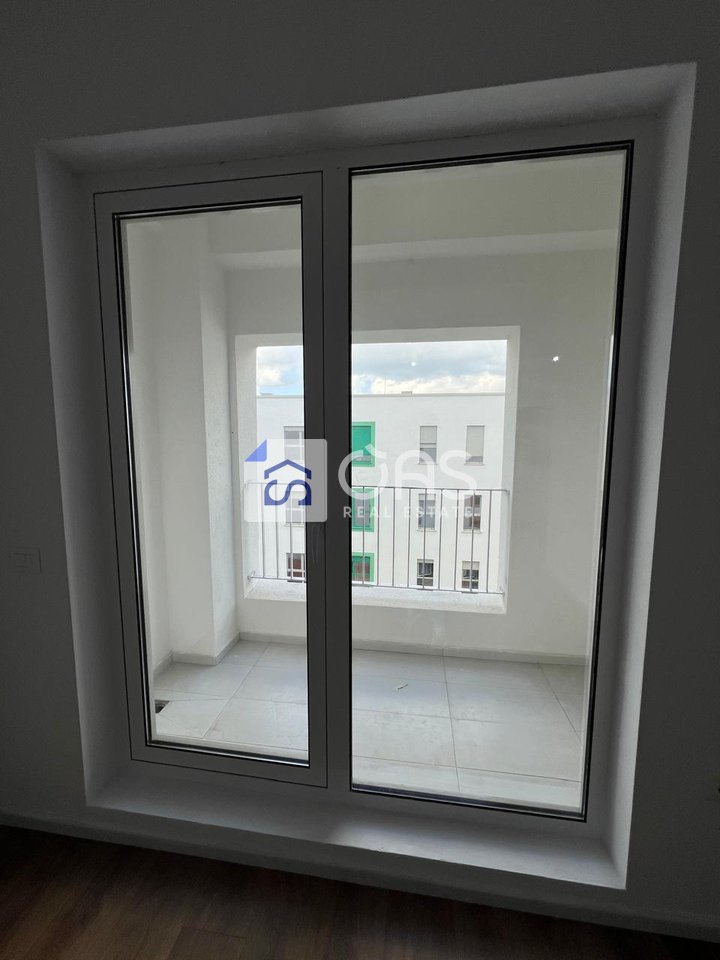 Shitet apartament 1+1 te Ali Demi.