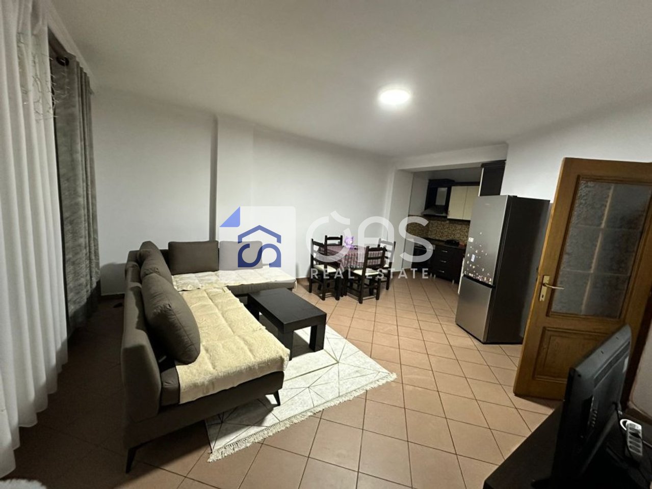 Jepet me qera apartamenti 2+1+2 tek Liqeni Artificial