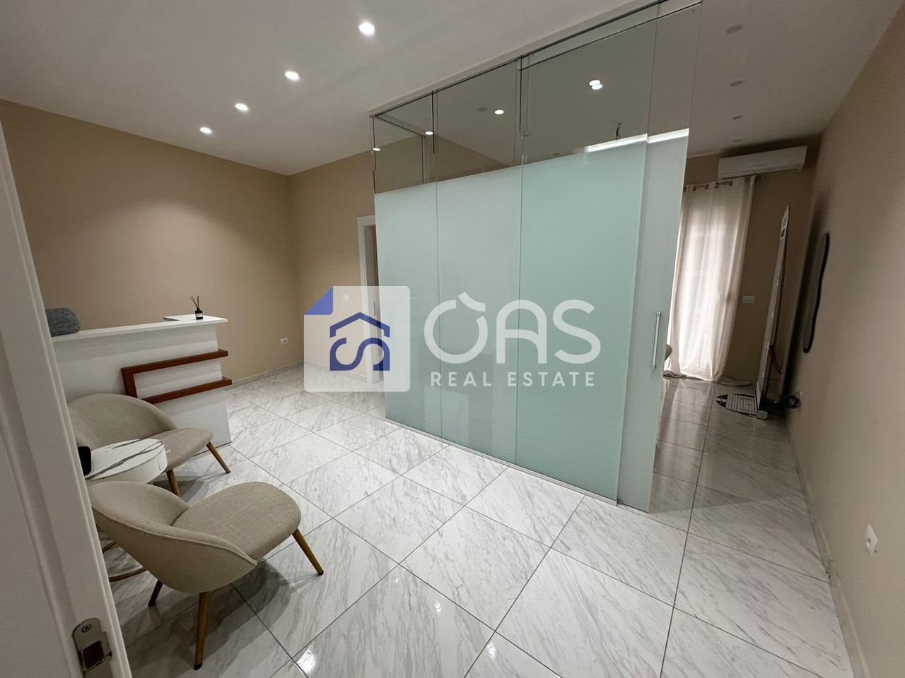 Business premises for rent - Komuna E Parisit