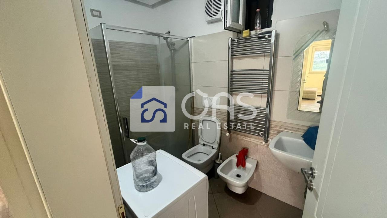 Jepet apartament me qera 2+1 Astir