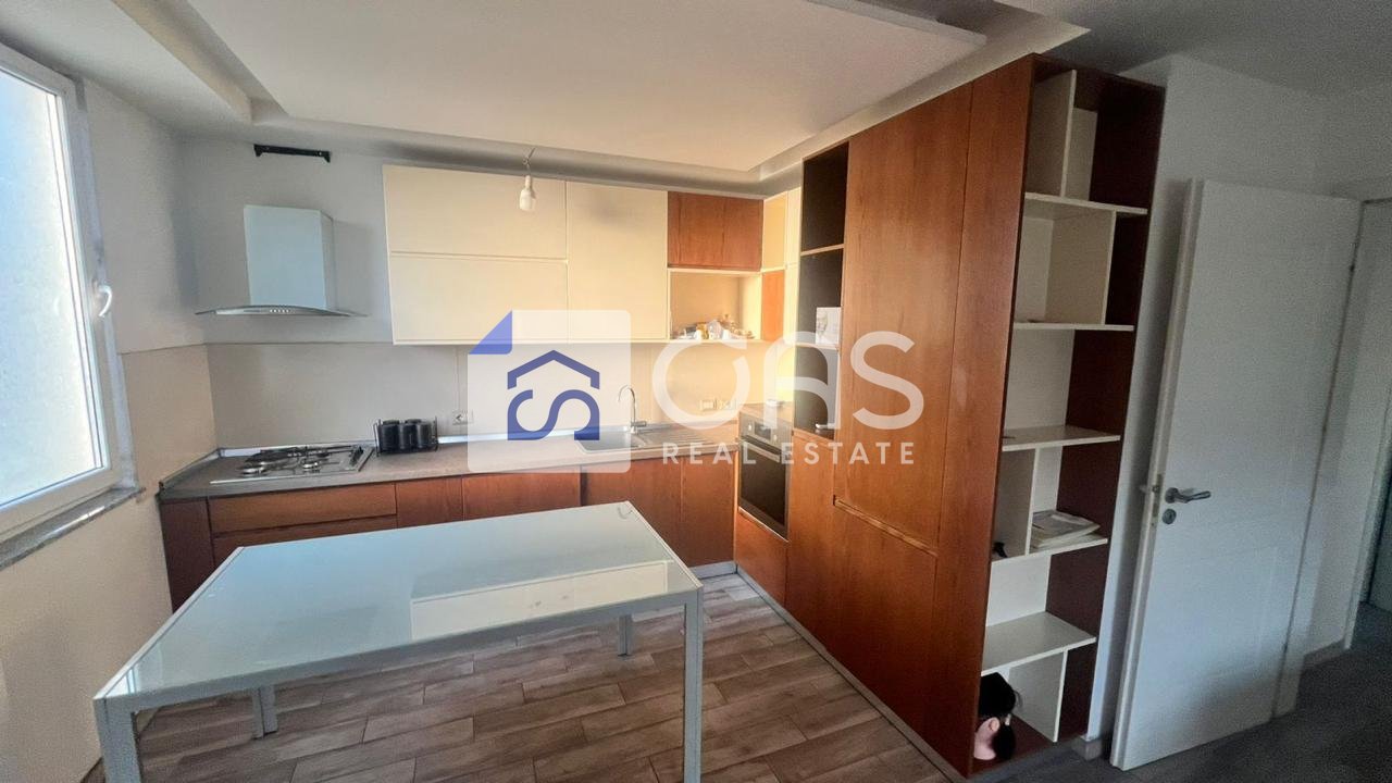 Jepet apartament me qera 2+1 Astir