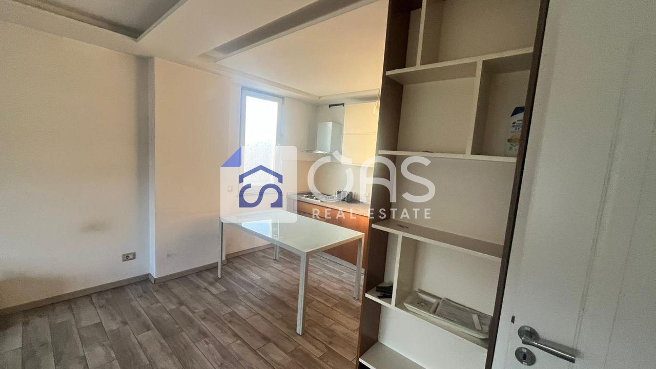 Jepet apartament me qera 2+1 Astir