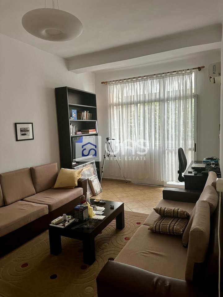 Vendesi appartamento 1+1 in Via Durazzo