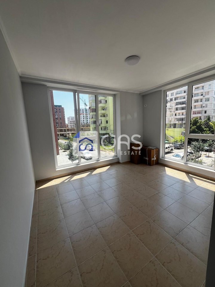 Jepet me qera apartament 2+1+2+2 poste parkimi tek Bulevardi i Ri.