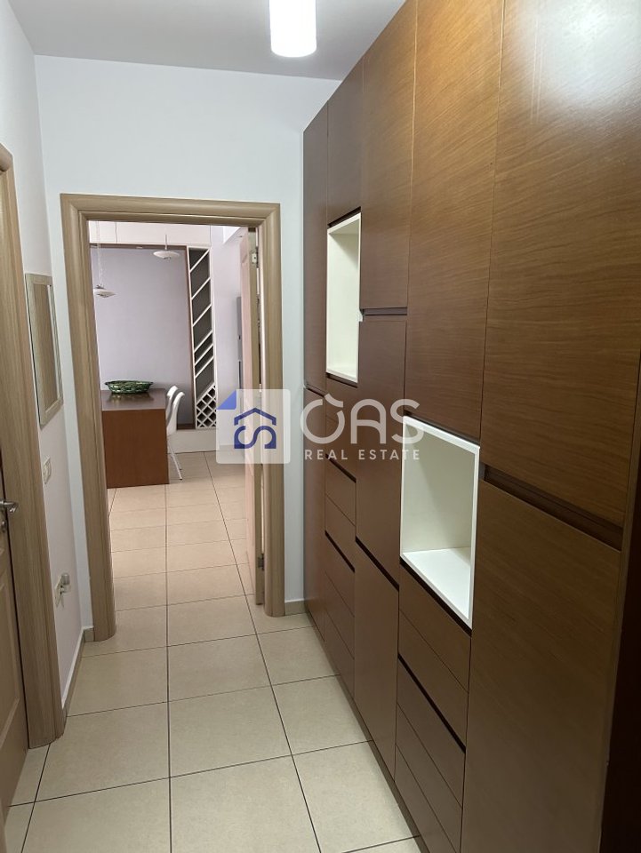Jepet me qera apartament 1+1 ne 5 Maj (Pallati Concord Center)