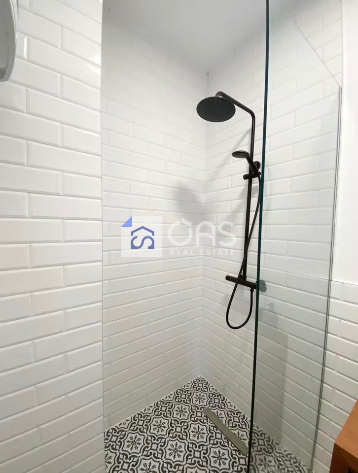 1+1 apartment for rent at the Train Station 90,000 lek.