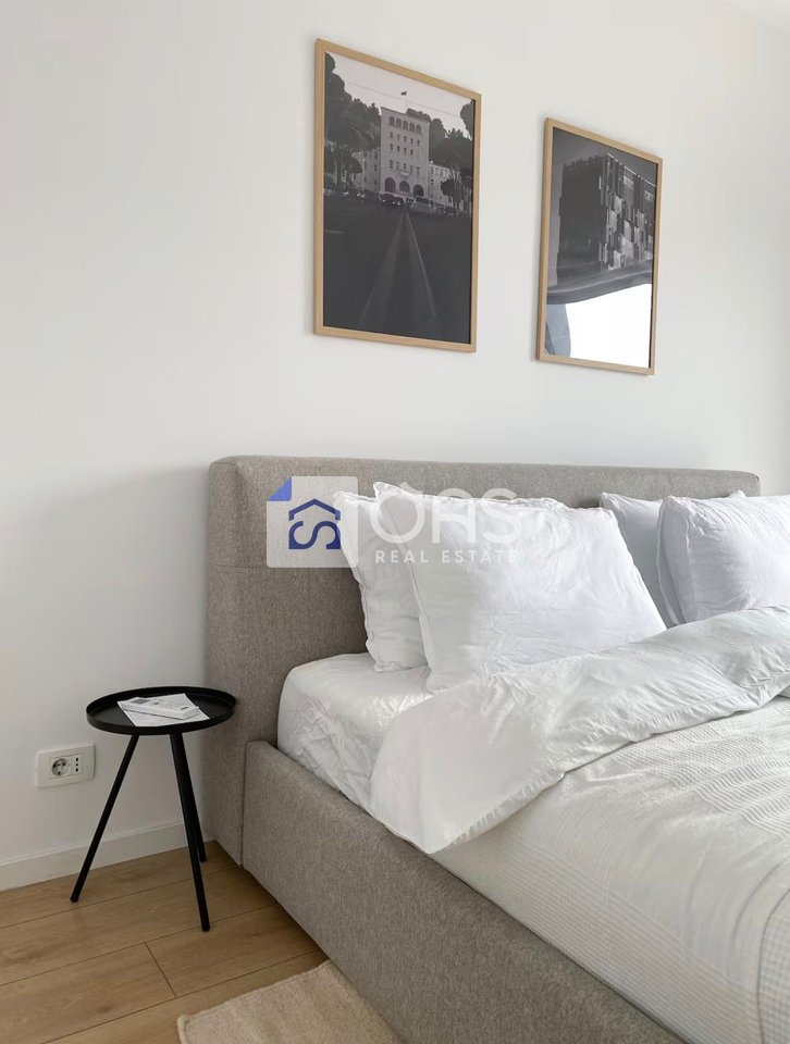 1+1 apartment for rent at the Train Station 90,000 lek.