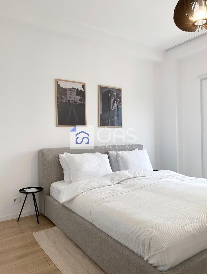 1+1 apartment for rent at the Train Station 90,000 lek.