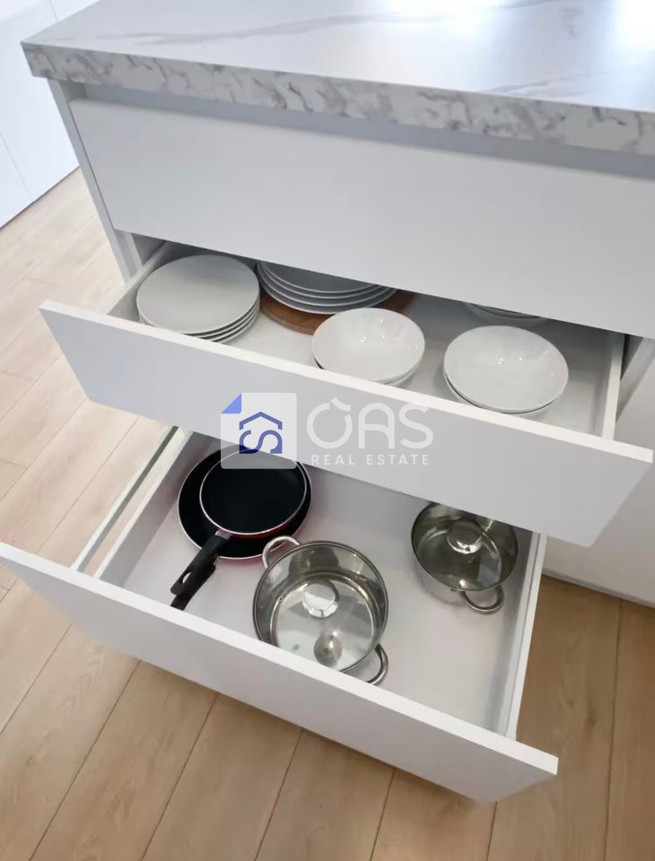 1+1 apartment for rent at the Train Station 90,000 lek.