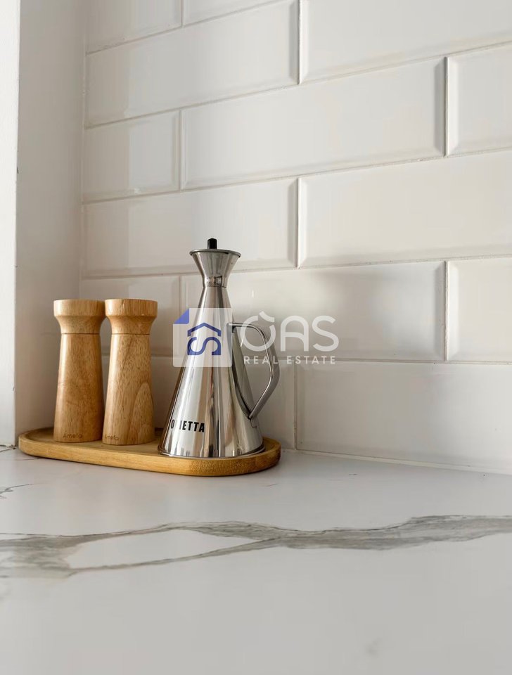 1+1 apartment for rent at the Train Station 90,000 lek.