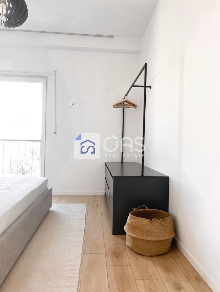 1+1 apartment for rent at the Train Station 90,000 lek.