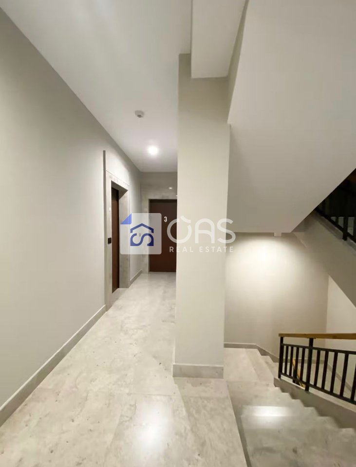 1+1 apartment for rent at the Train Station 90,000 lek.