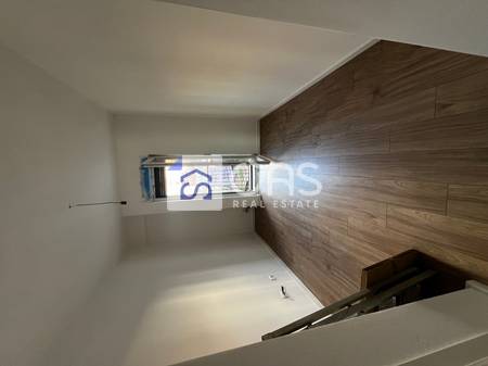 Jepet me qera qmbient per zyra tek Bulevardi i Ri.