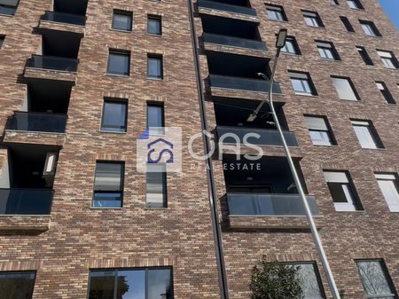 Shitet apartament 3+1 ne 5 Maj 175.000 euro