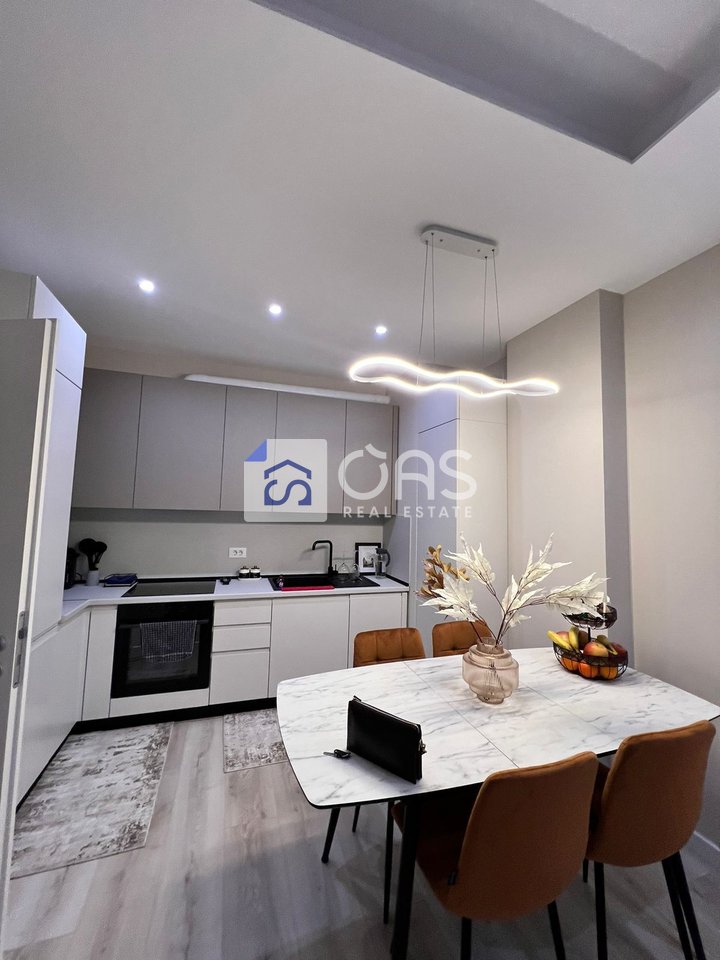 Jepet apartament me qera 2+1+2+garazhd tek 21 Kompleksi Kontakt