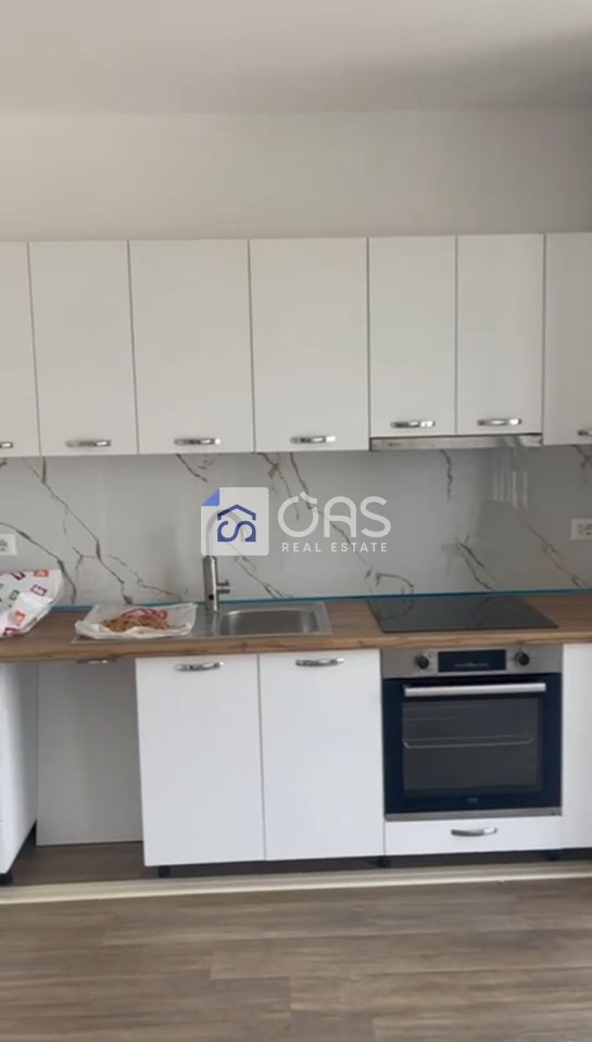 Jepet apartament me qera 2+1+2+ post parkimi  tek 5 Maji