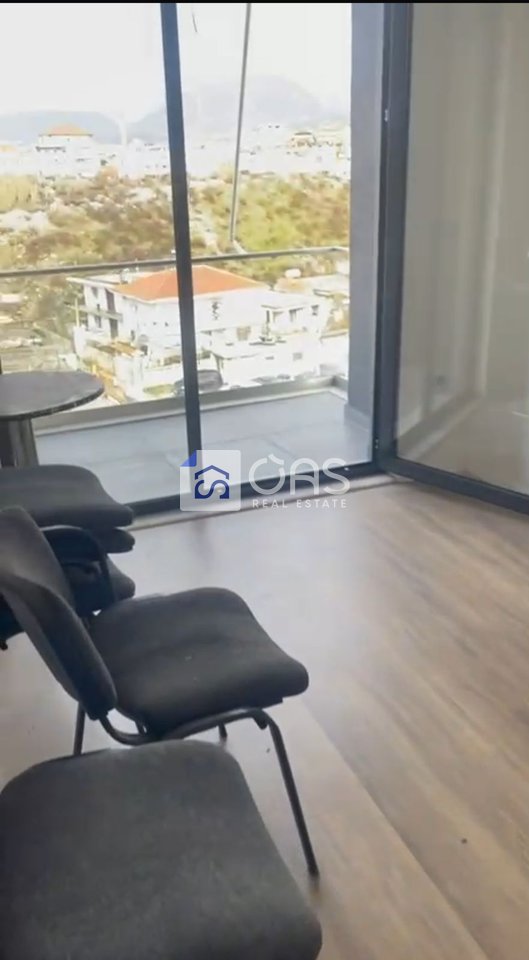 Jepet apartament me qera 2+1+2+ post parkimi  tek 5 Maji