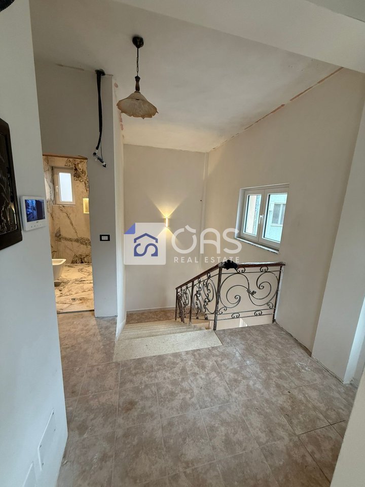 Villa su due piani in affitto a 21Sh