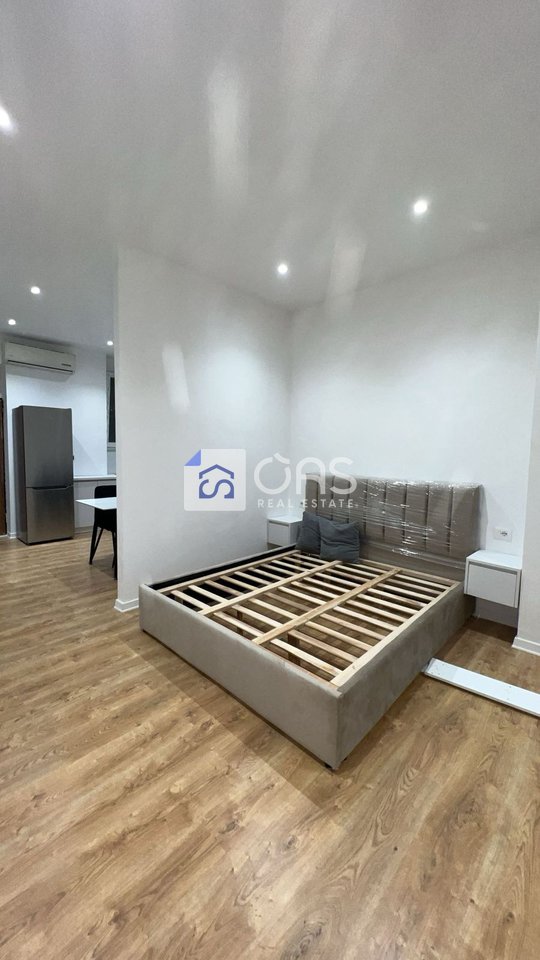 Jepet me qera garsionere tek Rruga e barrikadave