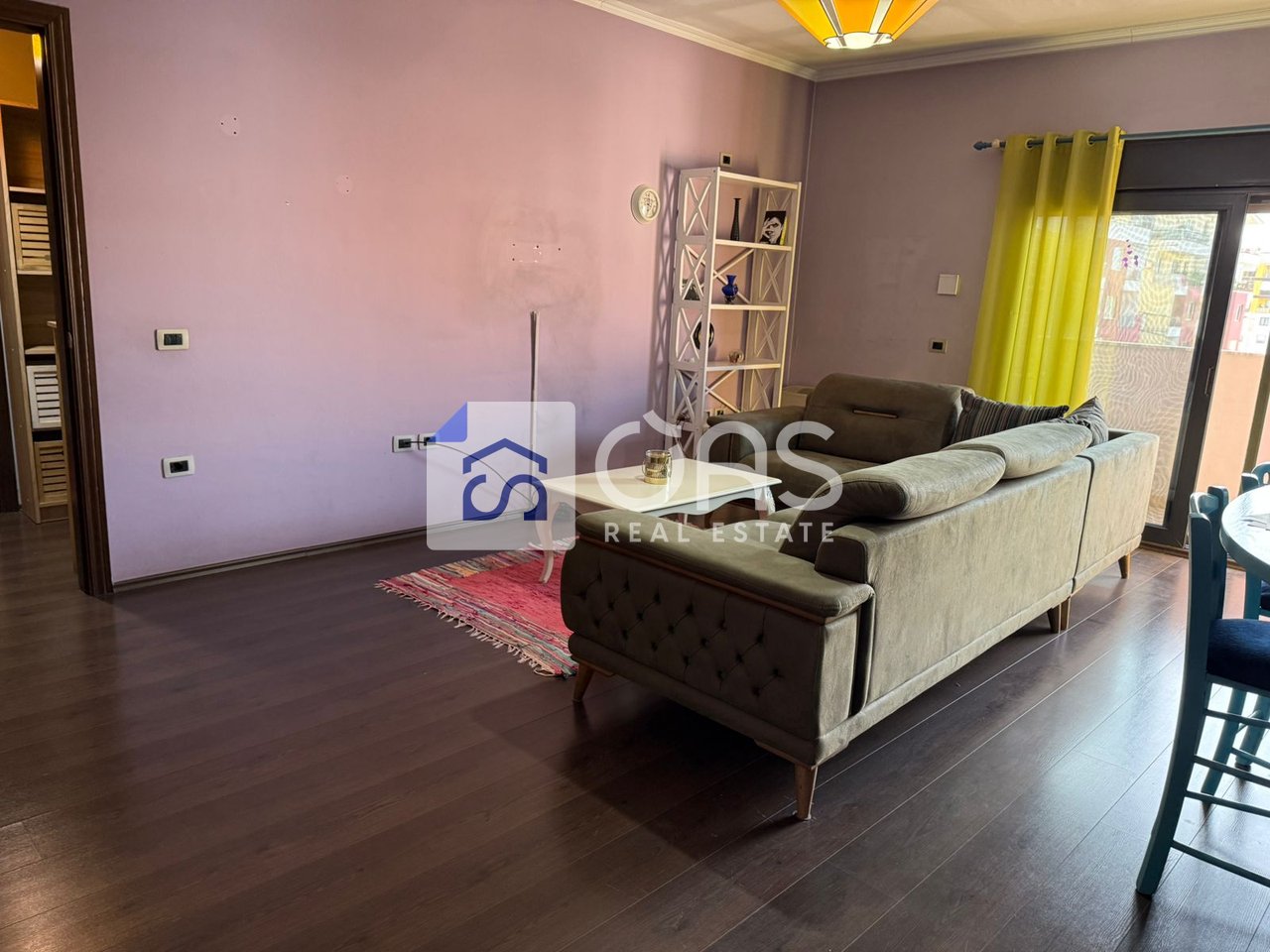 Shitet apartament 2+1 ne Yzberisht