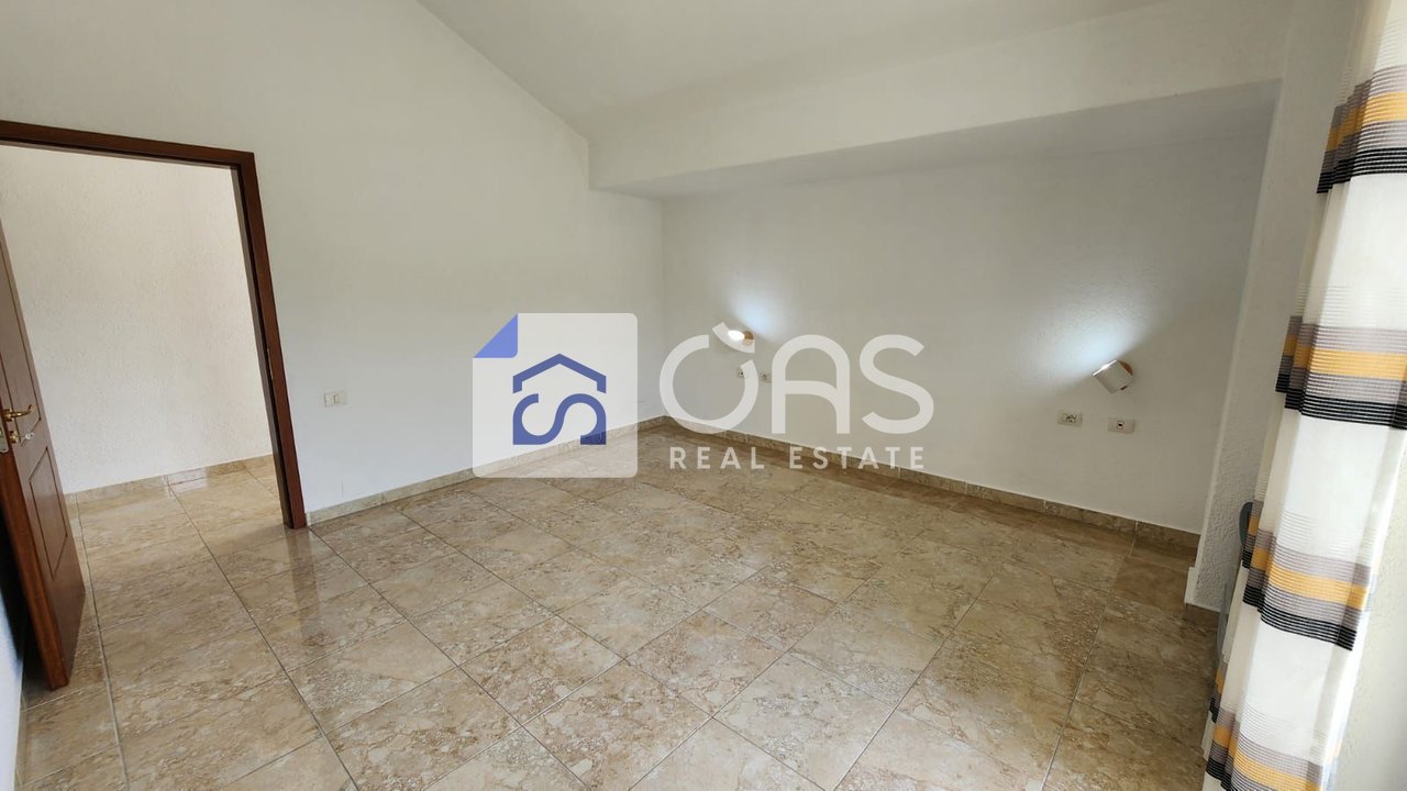 Shitet Penthouse 3+1+2+2 post parkimi tek Liqeni i Thate