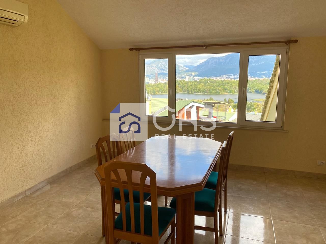 Shitet Penthouse 3+1+2+2 post parkimi tek Liqeni i Thate