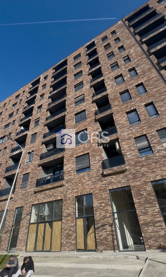 Shitet apartament 3+1 ne 5 Maj 175.000 euro